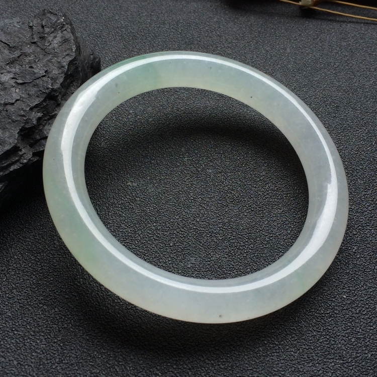 （超值推荐）冰种略飘花圆条手镯（54.6mm）