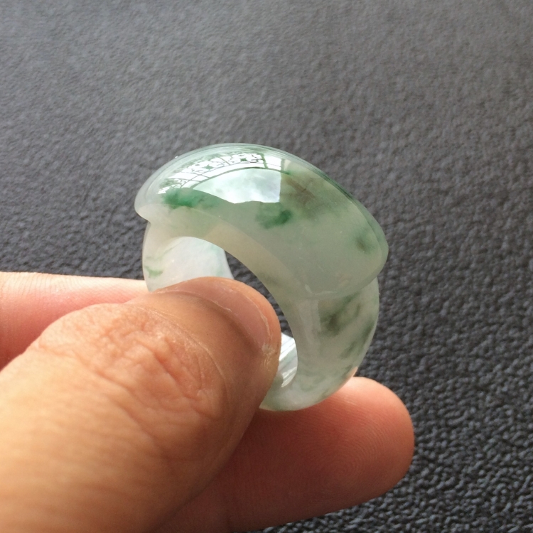 (超值推荐)糯冰种飘花马鞍戒指(男戒)