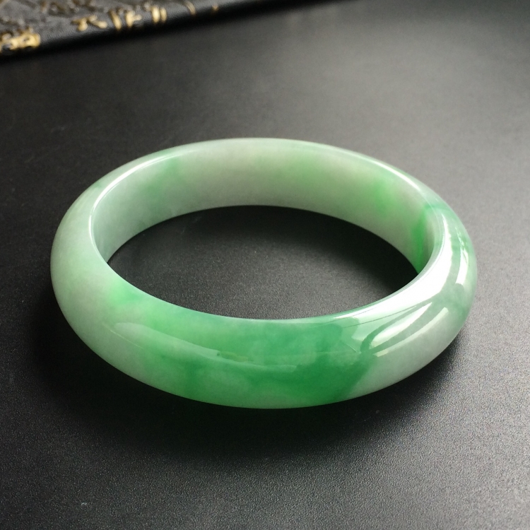 (超值推荐)糯冰种飘翠手镯(58.5mm)
