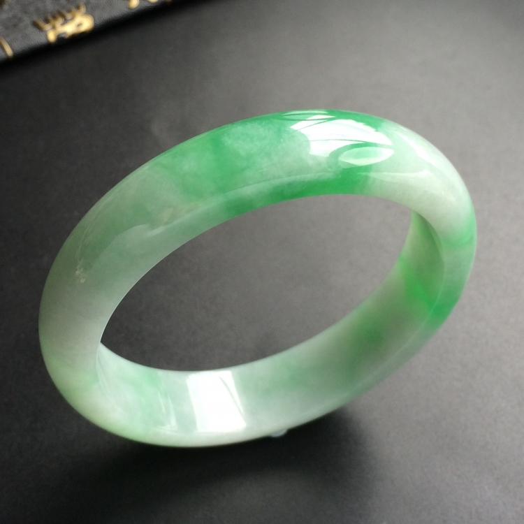 (超值推荐)糯冰种飘翠手镯(58.5mm)