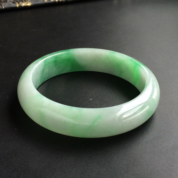 (超值推荐)糯冰种飘翠手镯(58.5mm)