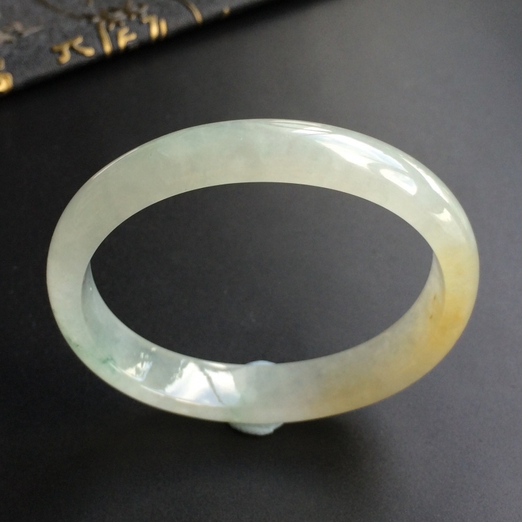 (超值推荐)糯冰种黄翡略飘花贵妃镯(54.4mm-47mm)