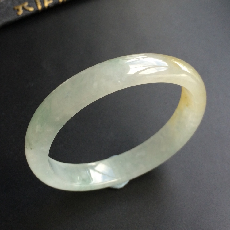 (超值推荐)糯冰种黄翡略飘花贵妃镯(54.4mm-47mm)