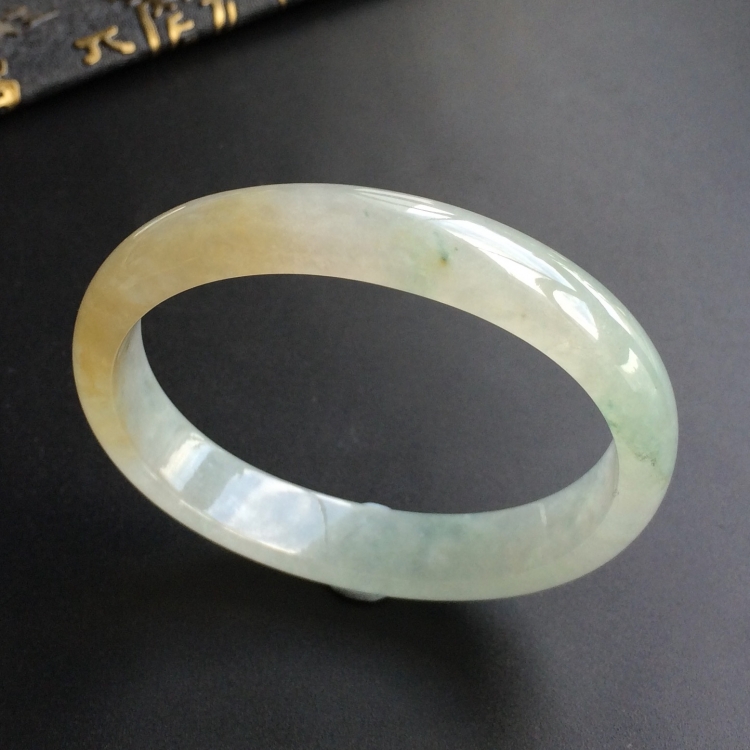 (超值推荐)糯冰种黄翡略飘花贵妃镯(54.4mm-47mm)
