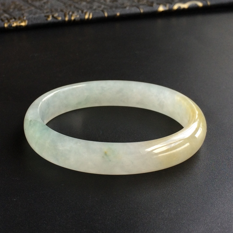 (超值推荐)糯冰种黄翡略飘花贵妃镯(54.4mm-47mm)