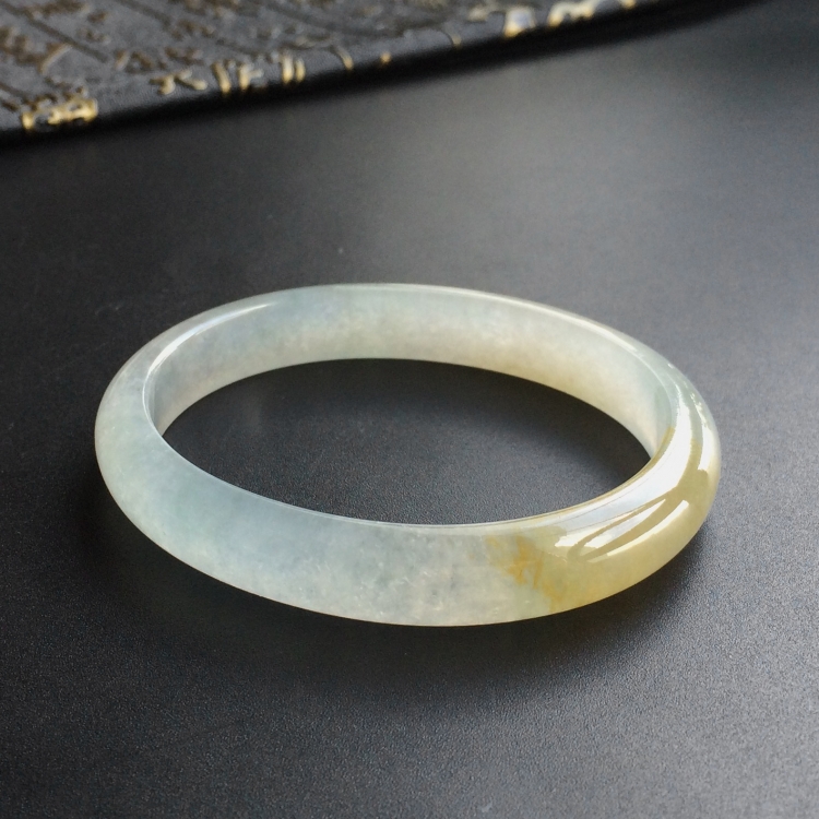 (超值推荐)冰种黄翡贵妃镯(56.1mm-47.2mm)