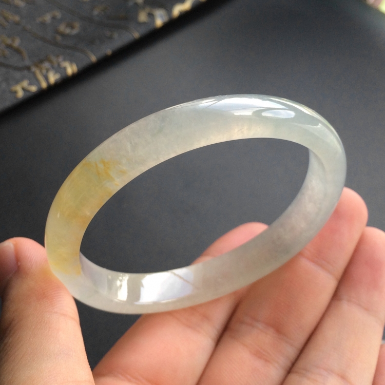 (超值推荐)冰种黄翡贵妃镯(56.1mm-47.2mm)