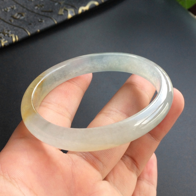 (超值推荐)冰种黄翡贵妃镯(56.1mm-47.2mm)