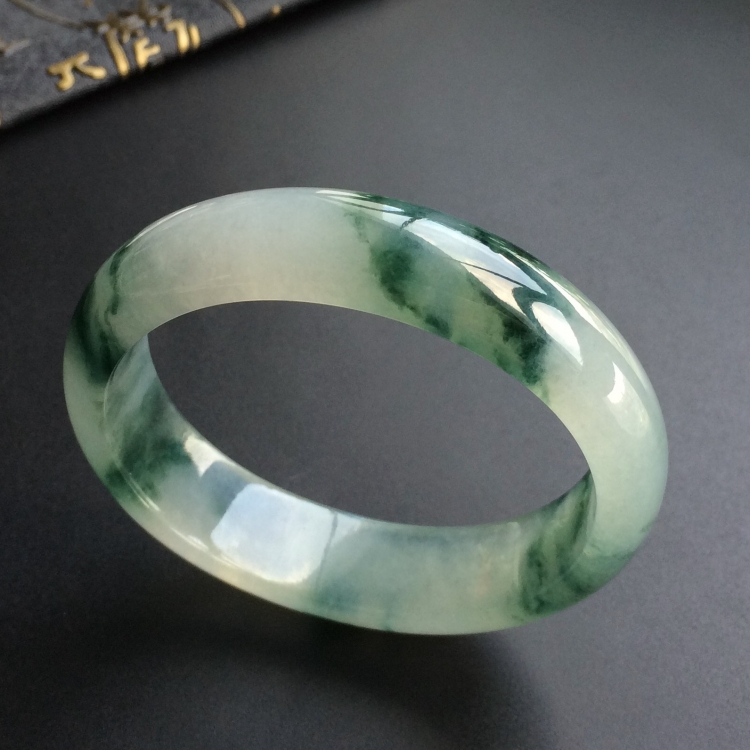(超值推荐)冰种飘花贵妃镯(56.3mm-50.3mm)