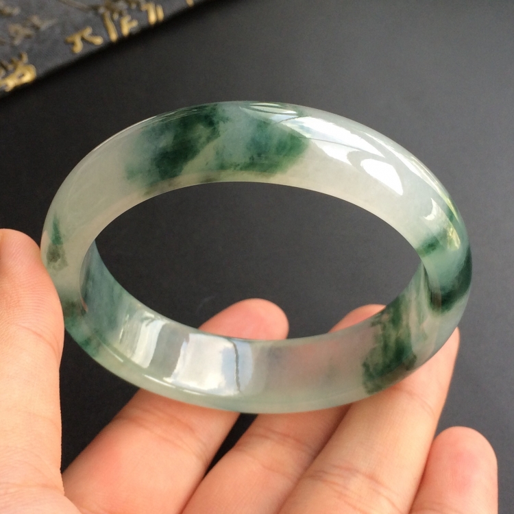 (超值推荐)冰种飘花贵妃镯(56.3mm-50.3mm)