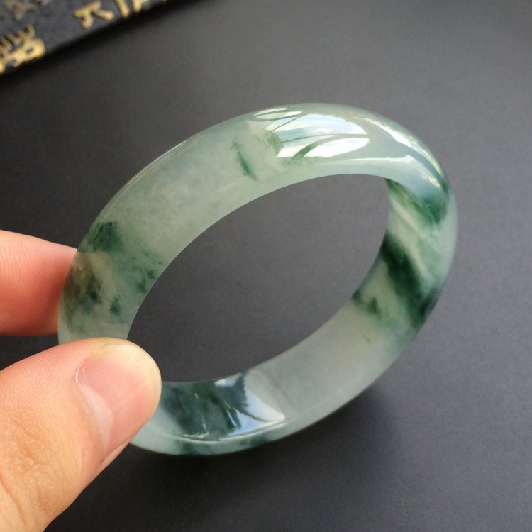 (超值推荐)冰种飘花贵妃镯(56.3mm-50.3mm)