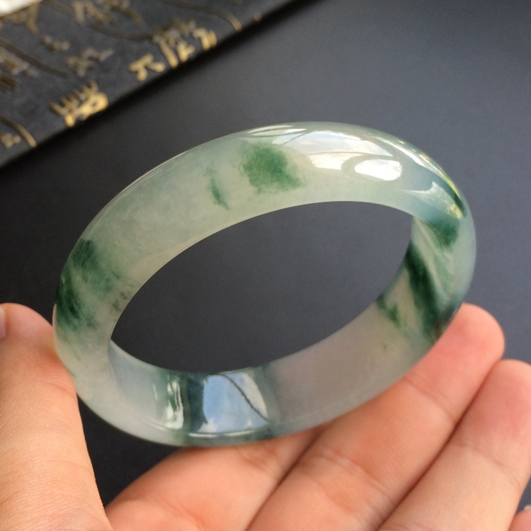 (超值推荐)冰种飘花贵妃镯(56.3mm-50.3mm)
