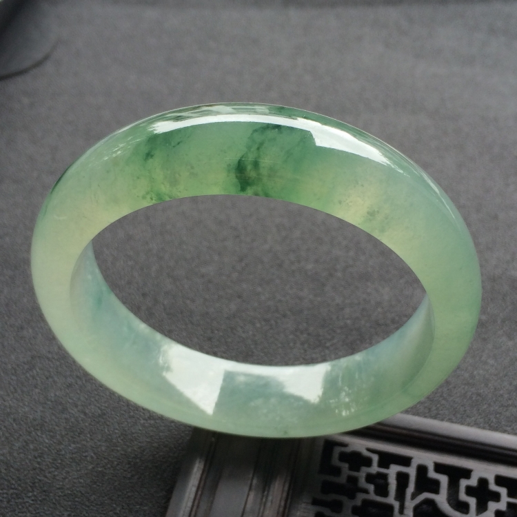 （超值推荐）冰种飘花手镯（56.1mm）