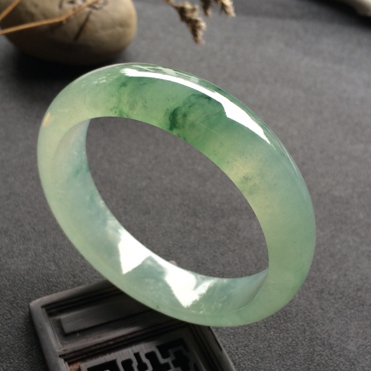 （超值推荐）冰种飘花手镯（56.1mm）