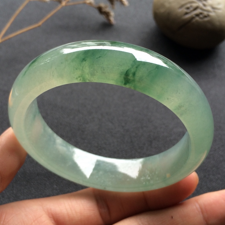 （超值推荐）冰种飘花手镯（56.1mm）