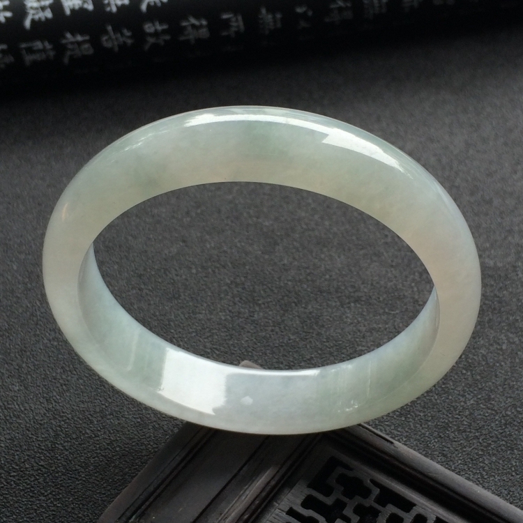 （超值推荐）糯冰种淡晴水手镯（55.1mm）