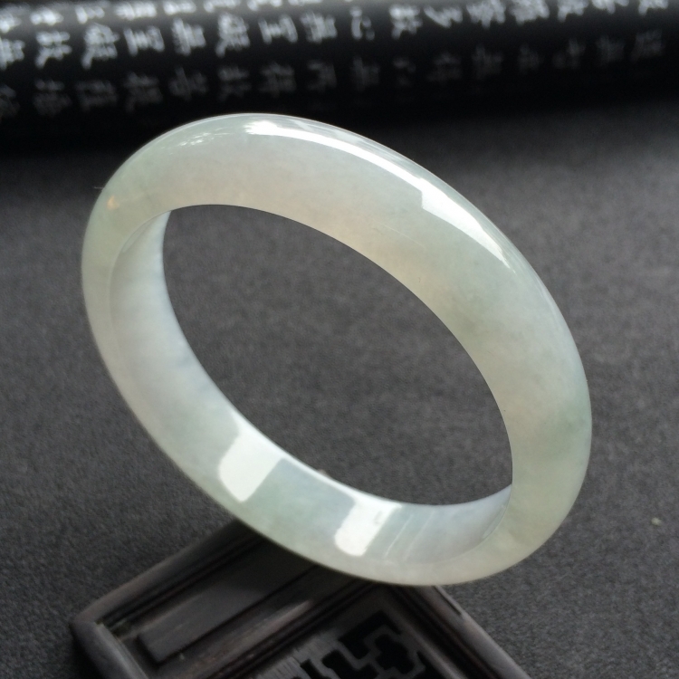 （超值推荐）糯冰种淡晴水手镯（55.1mm）