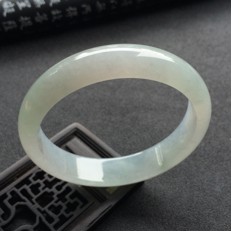 （超值推荐）糯冰种淡晴水手镯（55.1mm）