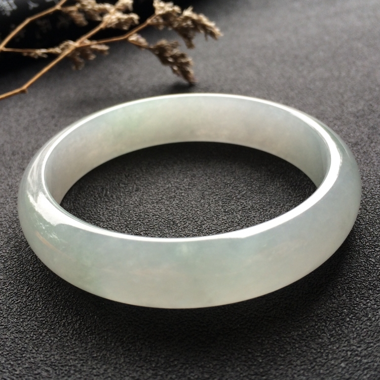 （超值推荐）糯冰种淡晴水手镯（55.1mm）
