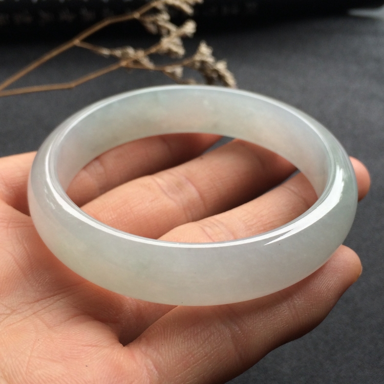 （超值推荐）糯冰种淡晴水手镯（55.1mm）