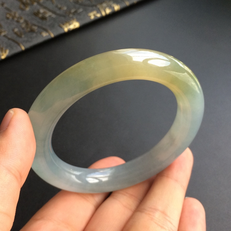 (超值推荐)糯冰种晴水黄翡圆条手镯(55.5mm)