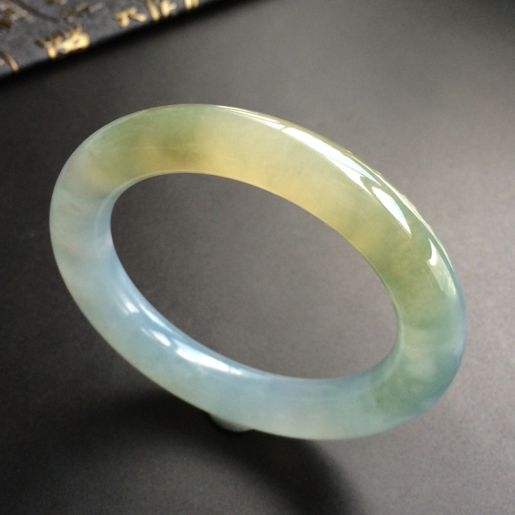 (超值推荐)糯冰种晴水黄翡圆条手镯(55.5mm)