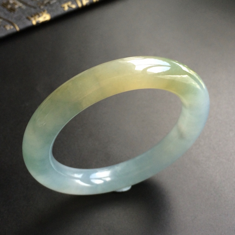 (超值推荐)糯冰种晴水黄翡圆条手镯(55.5mm)
