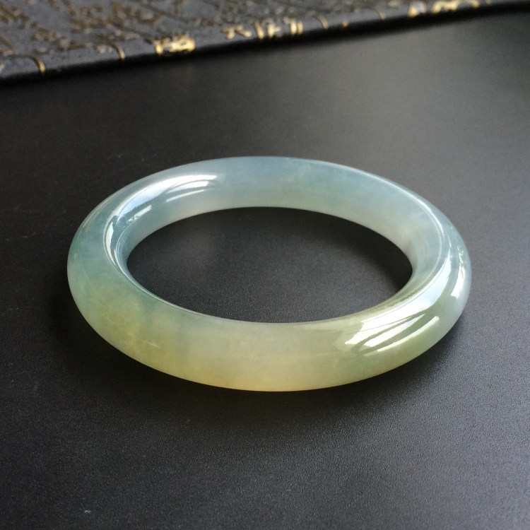 (超值推荐)糯冰种晴水黄翡圆条手镯(55.5mm)