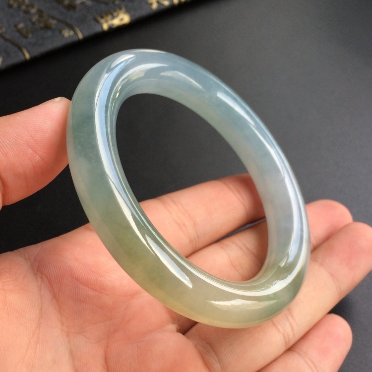 (超值推荐)糯冰种晴水黄翡圆条手镯(55.5mm)