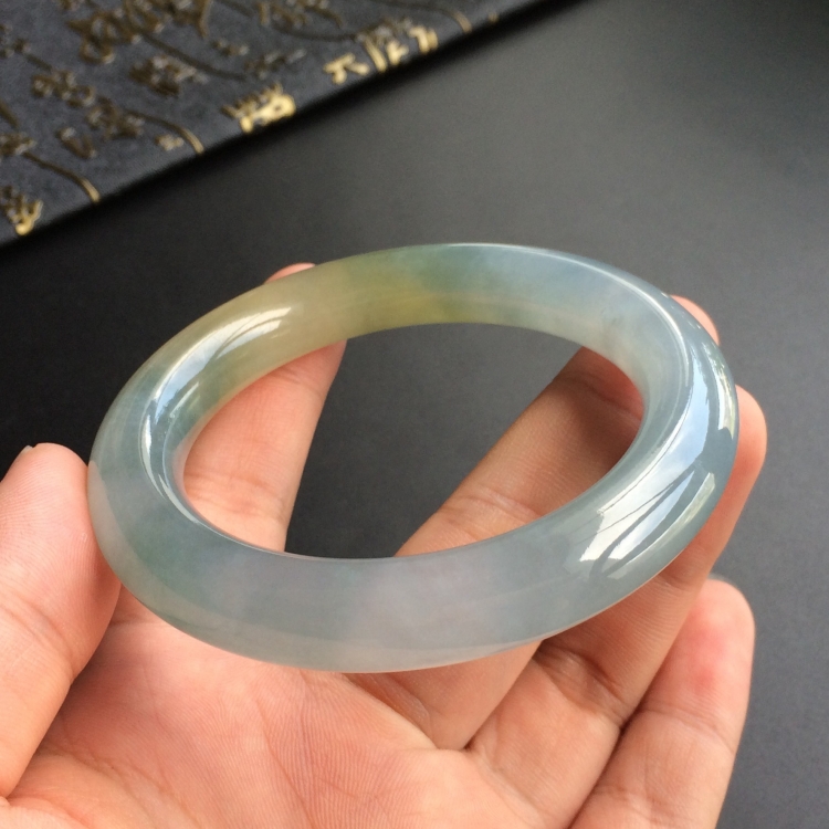 (超值推荐)糯冰种晴水黄翡圆条手镯(55.5mm)