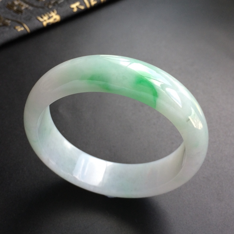 (超值推荐)糯冰种飘翠手镯(56.6mm)