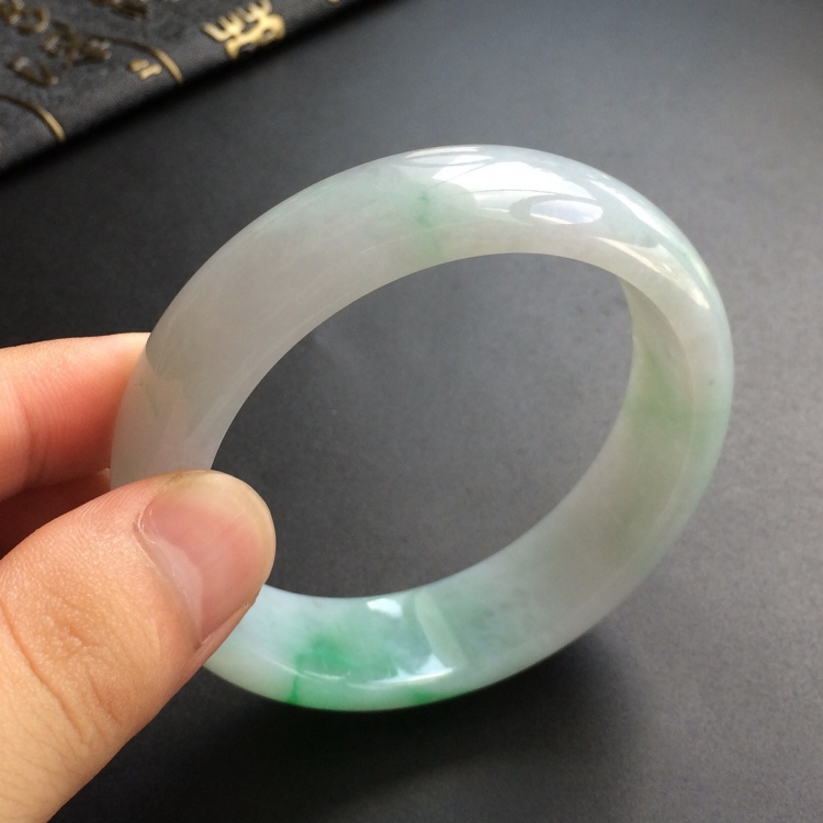 (超值推荐)糯冰种飘翠手镯(56.6mm)