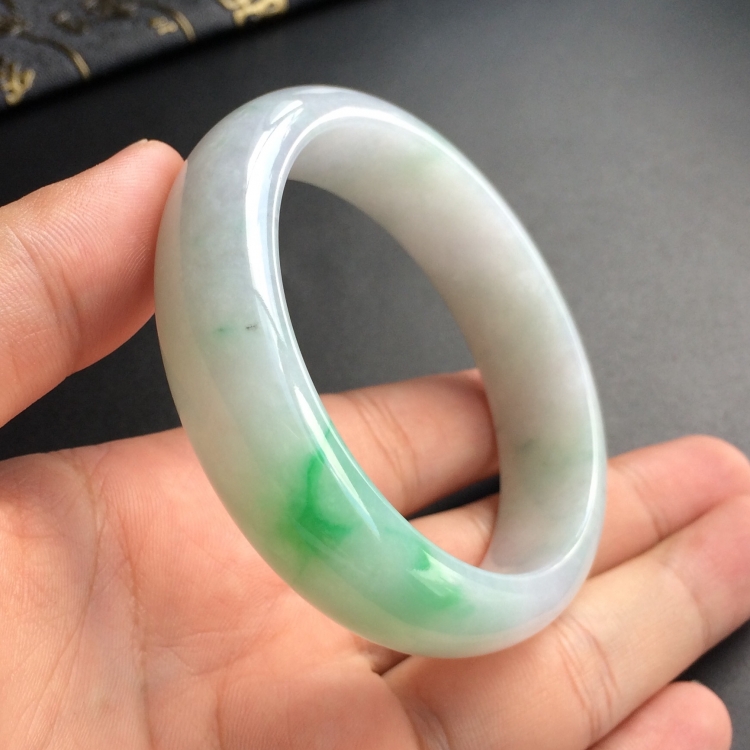 (超值推荐)糯冰种飘翠手镯(56.6mm)