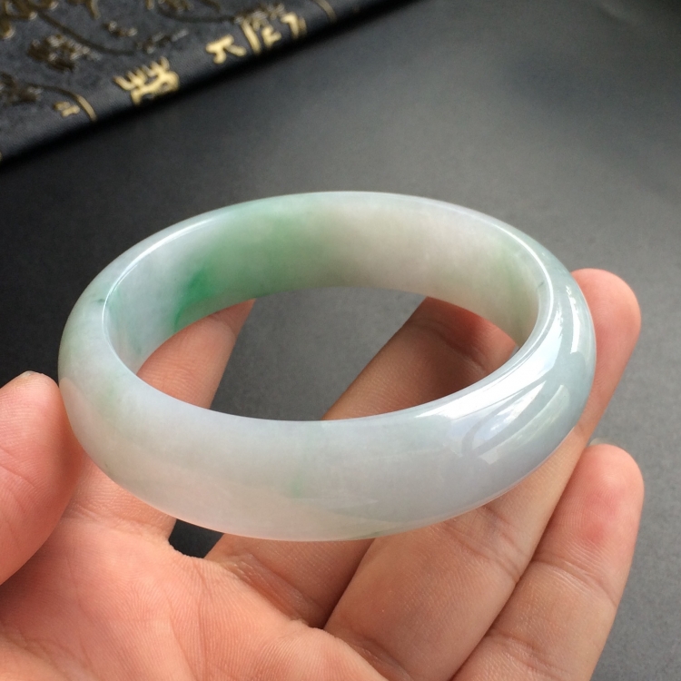 (超值推荐)糯冰种飘翠手镯(56.6mm)