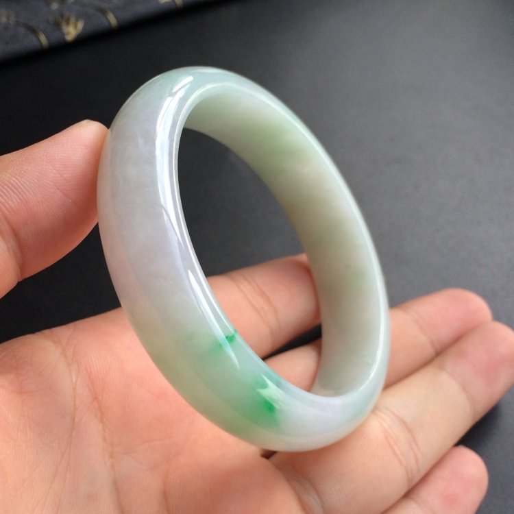 (超值推荐)糯冰种飘翠手镯(57.9mm)