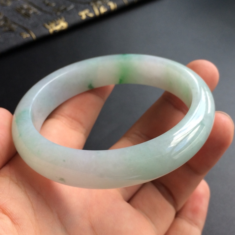 (超值推荐)糯冰种飘翠手镯(58mm)