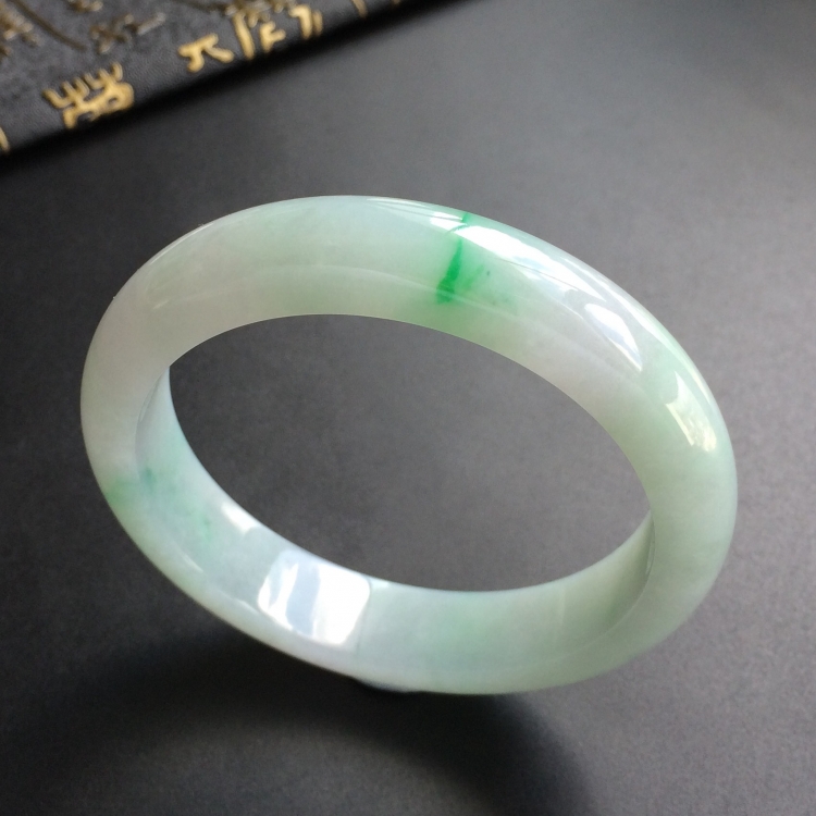 (超值推荐)糯冰种飘翠手镯(58mm)