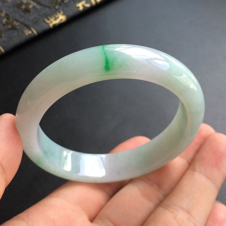 (超值推荐)糯冰种飘翠手镯(58mm)
