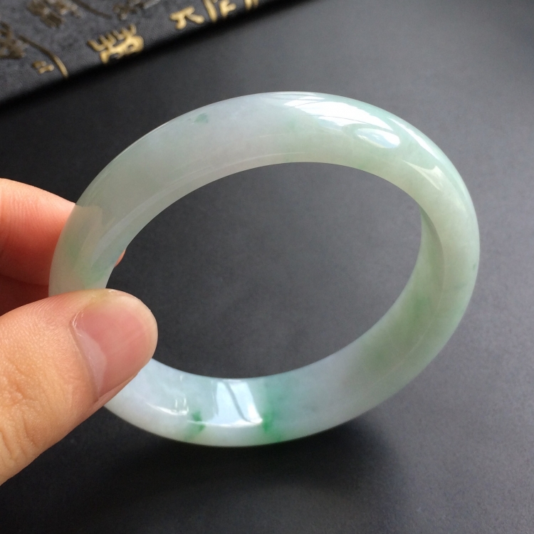 (超值推荐)糯冰种飘翠手镯(58mm)