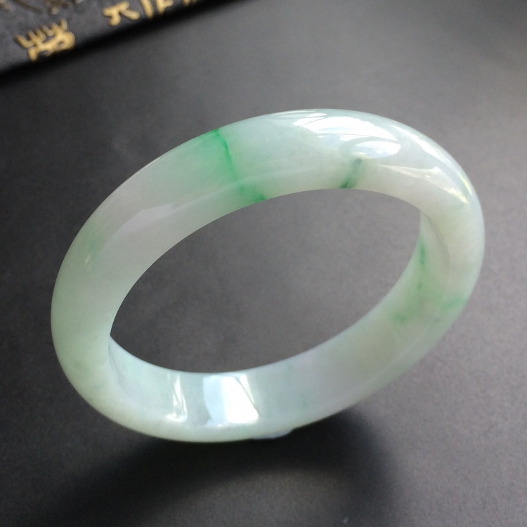 (超值推荐)糯冰种飘翠手镯(58mm)