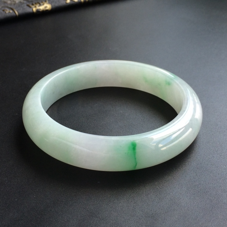(超值推荐)糯冰种飘翠手镯(58mm)