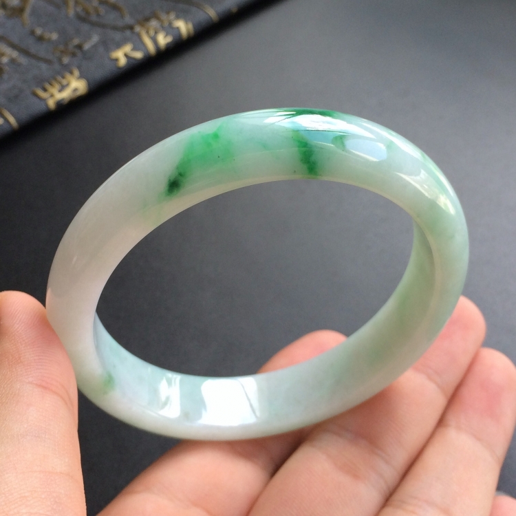 (超值推荐)糯冰种飘翠手镯(58.2mm)