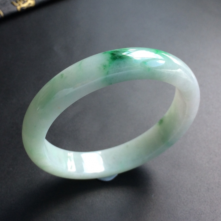 (超值推荐)糯冰种飘翠手镯(58.2mm)