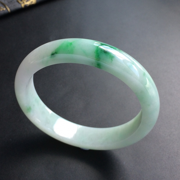 (超值推荐)糯冰种飘翠手镯(58.2mm)
