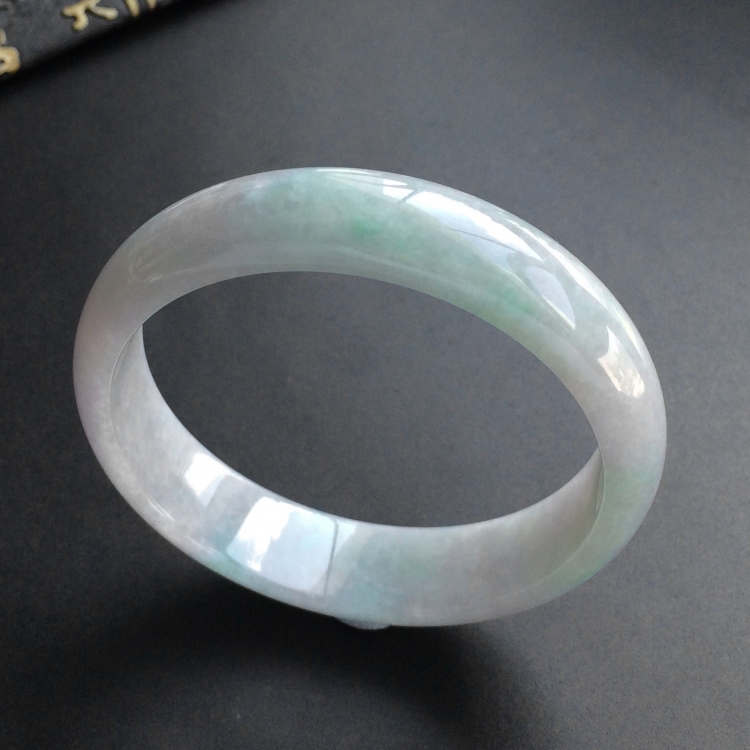 (超值推荐)糯冰种淡紫罗兰飘花手镯(54.5mm)