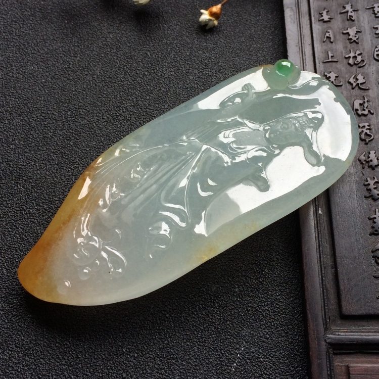 （超值推荐）（玉雕名家杨相象作品）冰种淡三彩观音挂件