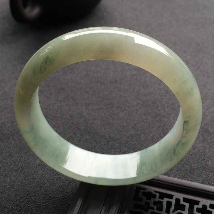 （超值推荐）糯冰种飘花手镯（58.7mm）