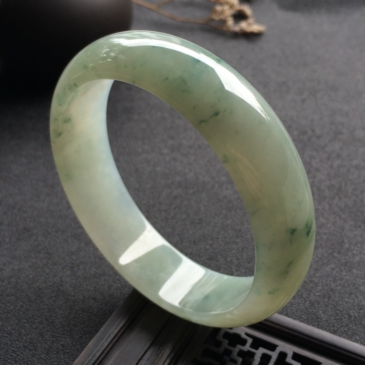 （超值推荐）糯冰种飘花手镯（58.7mm）