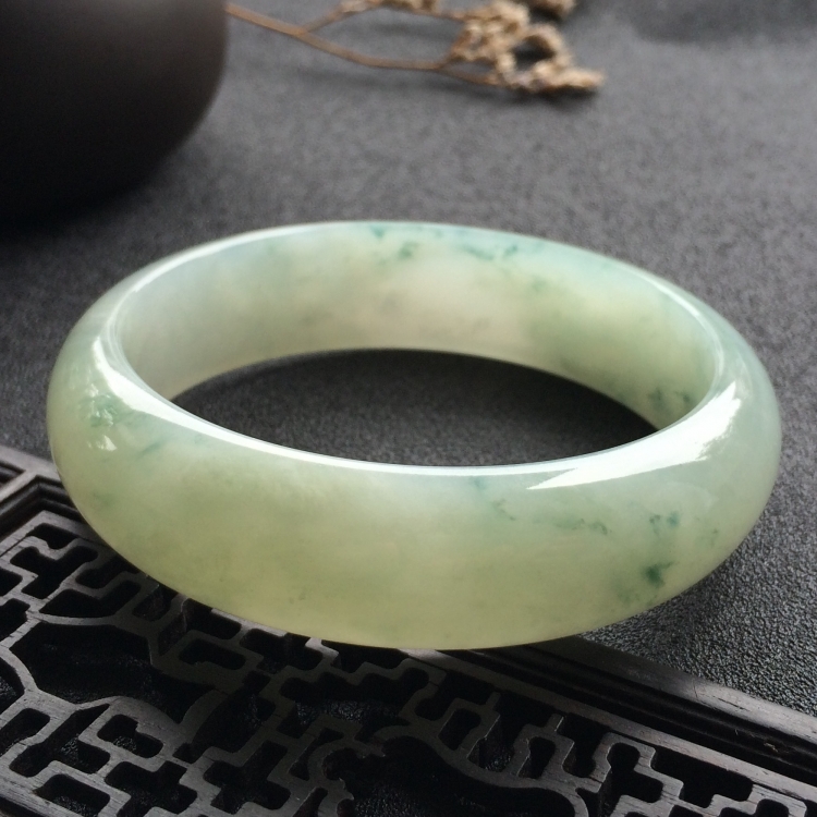 （超值推荐）糯冰种飘花手镯（58.7mm）