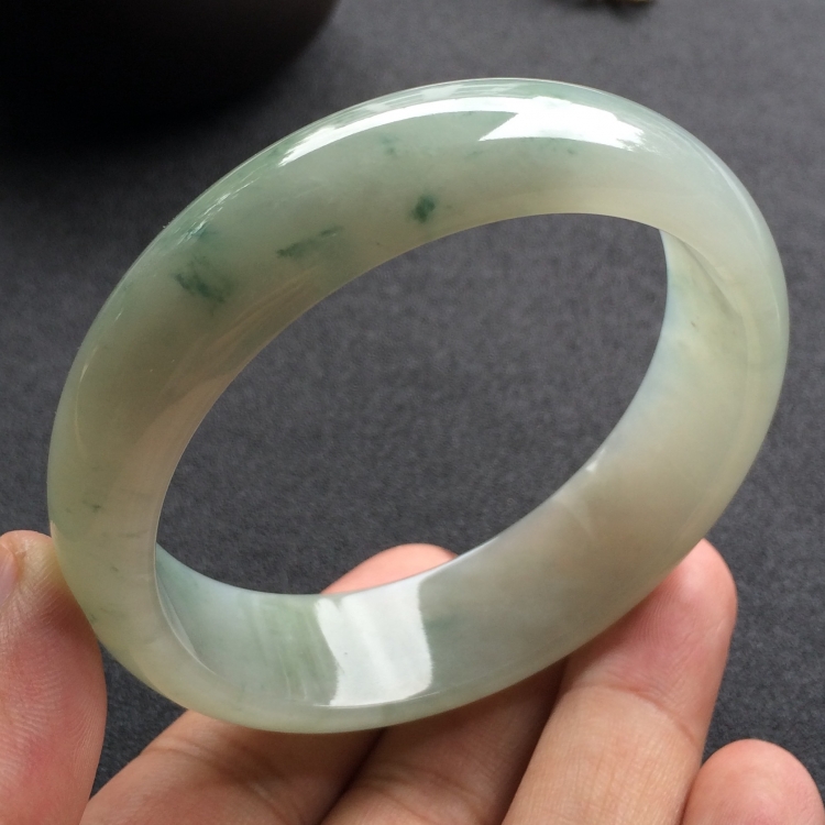 （超值推荐）糯冰种飘花手镯（58.7mm）